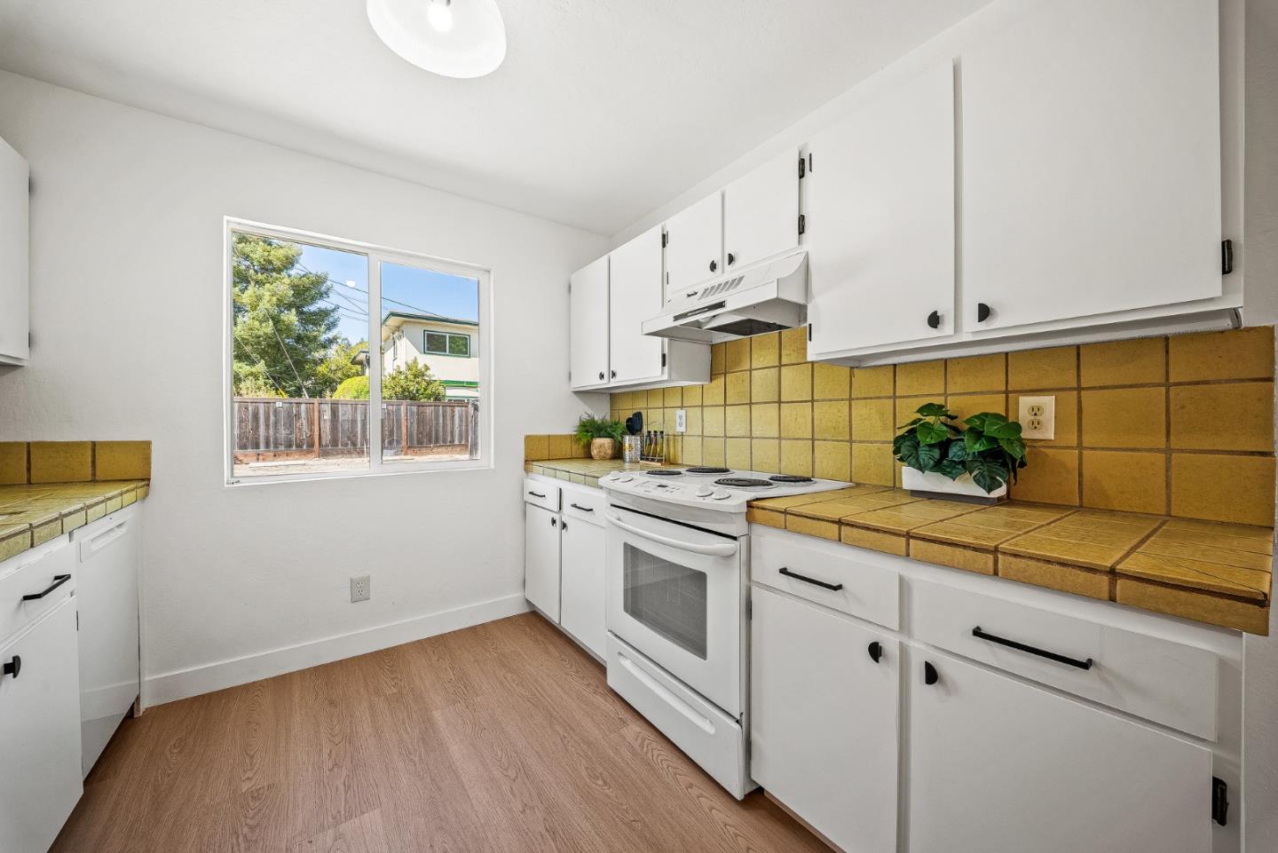 Detail Gallery Image 15 of 49 For 3268 Mission Dr, Santa Cruz,  CA 95065 - – Beds | – Baths