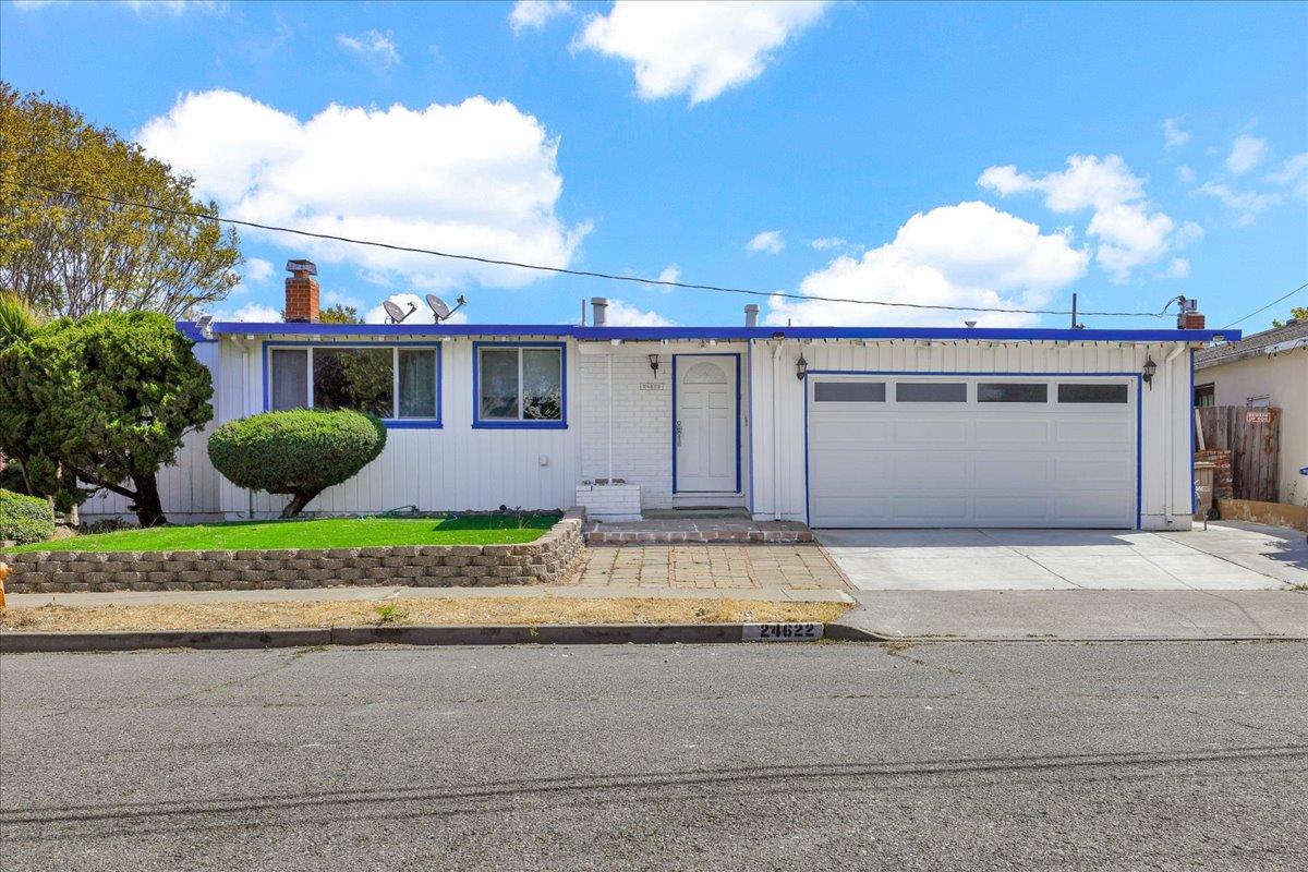 Detail Gallery Image 1 of 37 For 24622 Heather Ct, Hayward,  CA 94545 - 4 Beds | 3 Baths