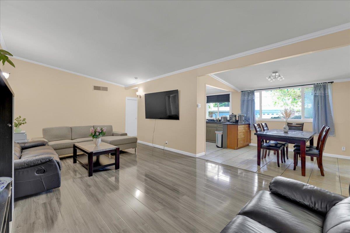 Detail Gallery Image 8 of 37 For 24622 Heather Ct, Hayward,  CA 94545 - 4 Beds | 3 Baths