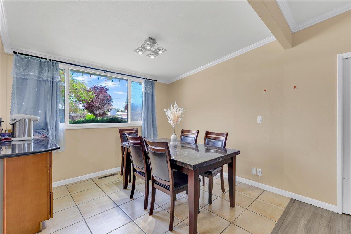 Detail Gallery Image 10 of 37 For 24622 Heather Ct, Hayward,  CA 94545 - 4 Beds | 3 Baths