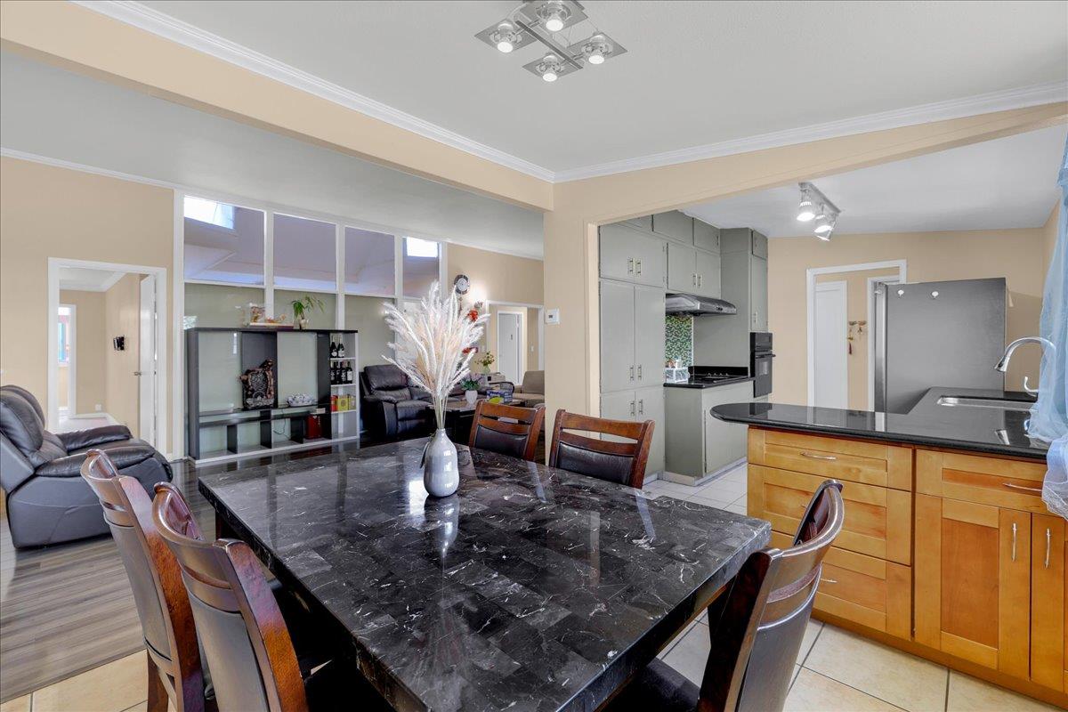 Detail Gallery Image 11 of 37 For 24622 Heather Ct, Hayward,  CA 94545 - 4 Beds | 3 Baths