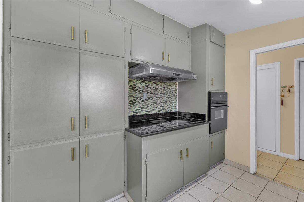 Detail Gallery Image 13 of 37 For 24622 Heather Ct, Hayward,  CA 94545 - 4 Beds | 3 Baths