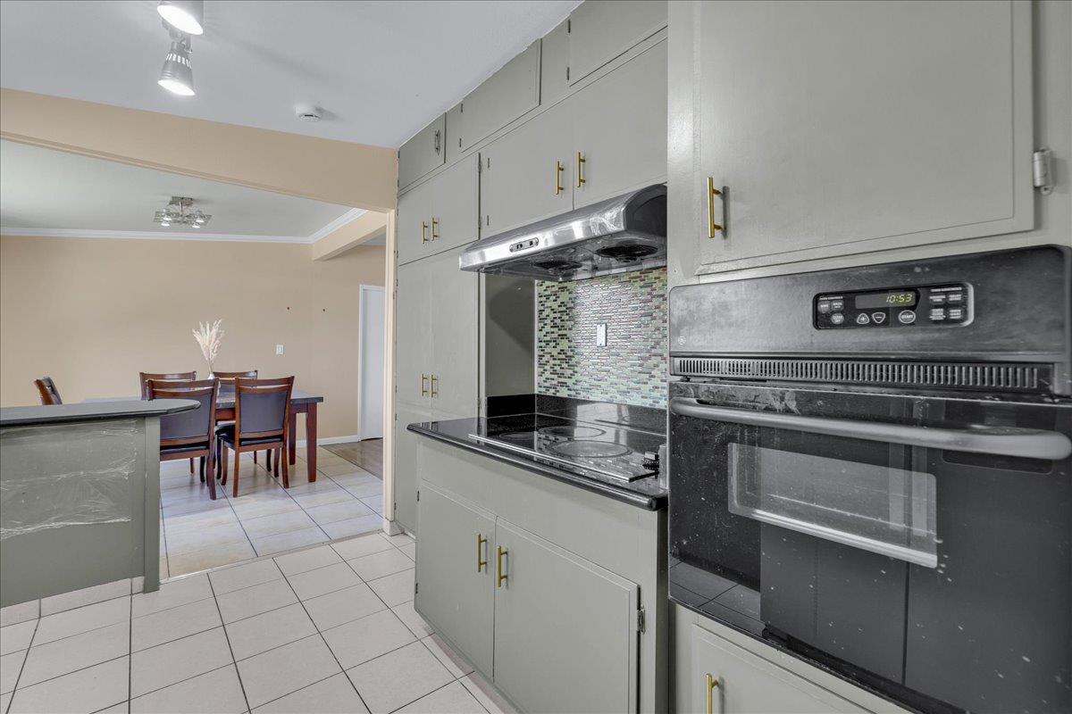 Detail Gallery Image 15 of 37 For 24622 Heather Ct, Hayward,  CA 94545 - 4 Beds | 3 Baths