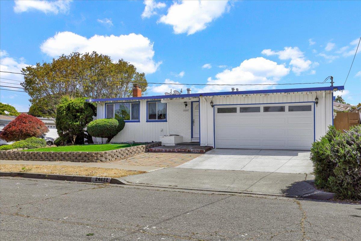 Detail Gallery Image 2 of 37 For 24622 Heather Ct, Hayward,  CA 94545 - 4 Beds | 3 Baths