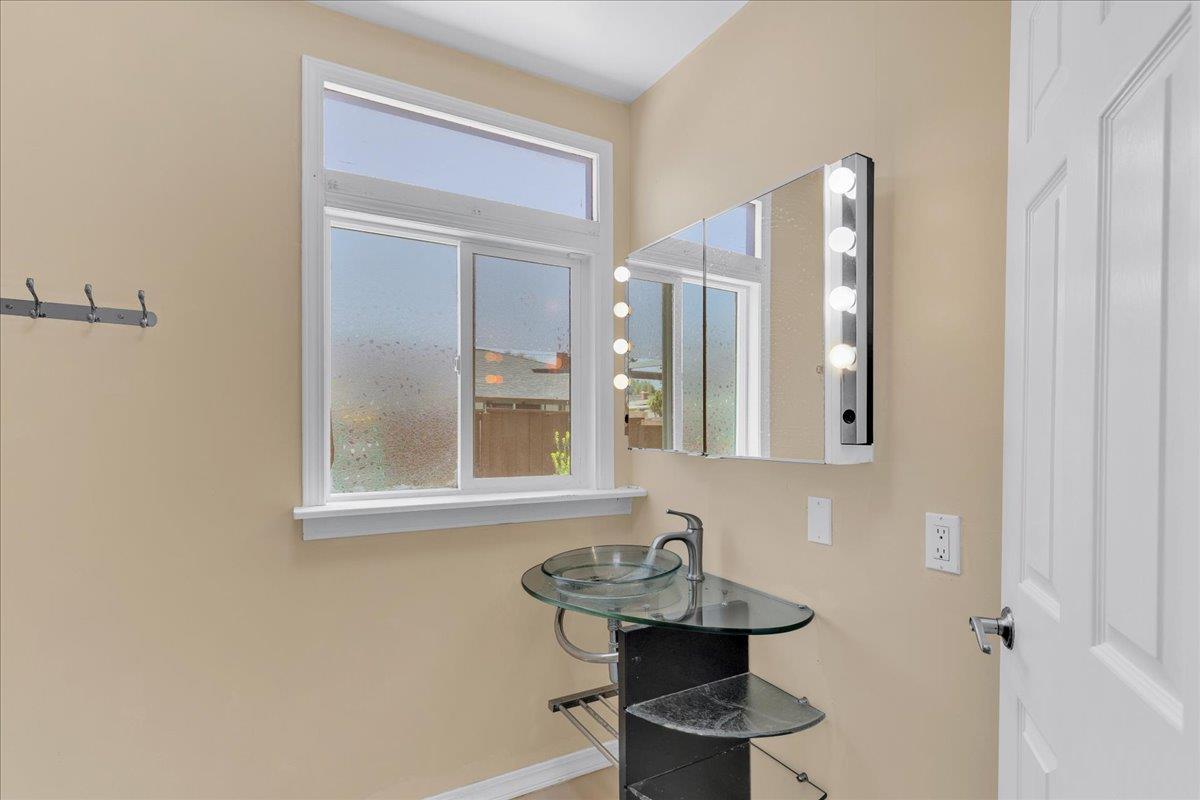 Detail Gallery Image 18 of 37 For 24622 Heather Ct, Hayward,  CA 94545 - 4 Beds | 3 Baths