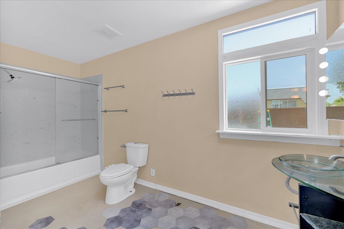 Detail Gallery Image 19 of 37 For 24622 Heather Ct, Hayward,  CA 94545 - 4 Beds | 3 Baths