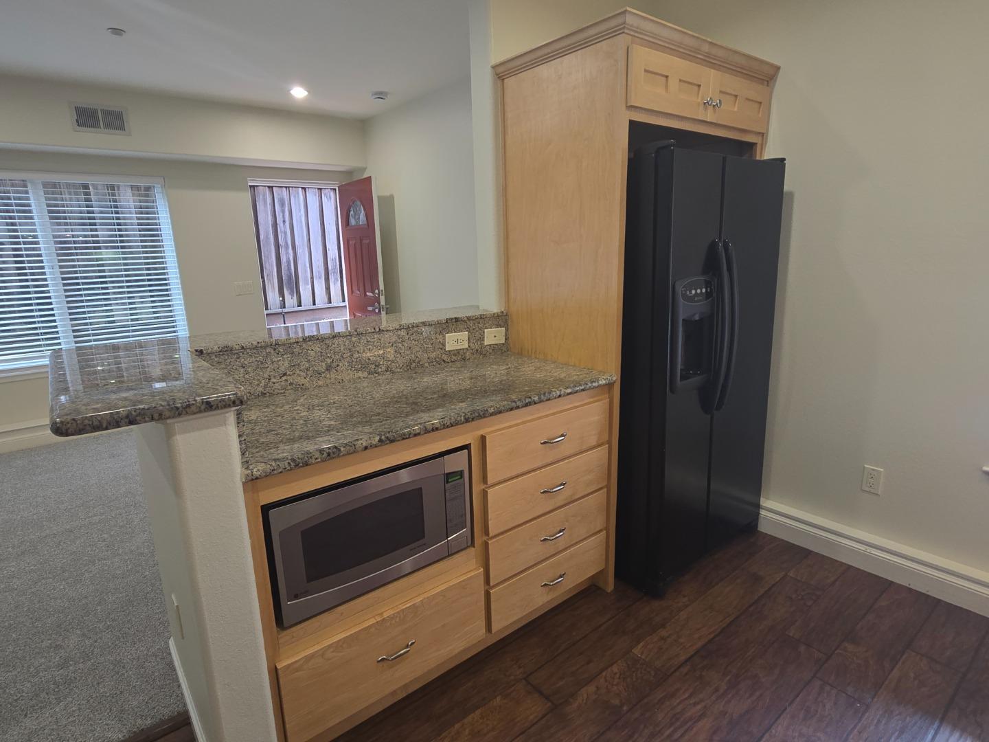 Detail Gallery Image 3 of 13 For 110 Portola #1,  El Granada,  CA 94018 - 2 Beds | 2 Baths