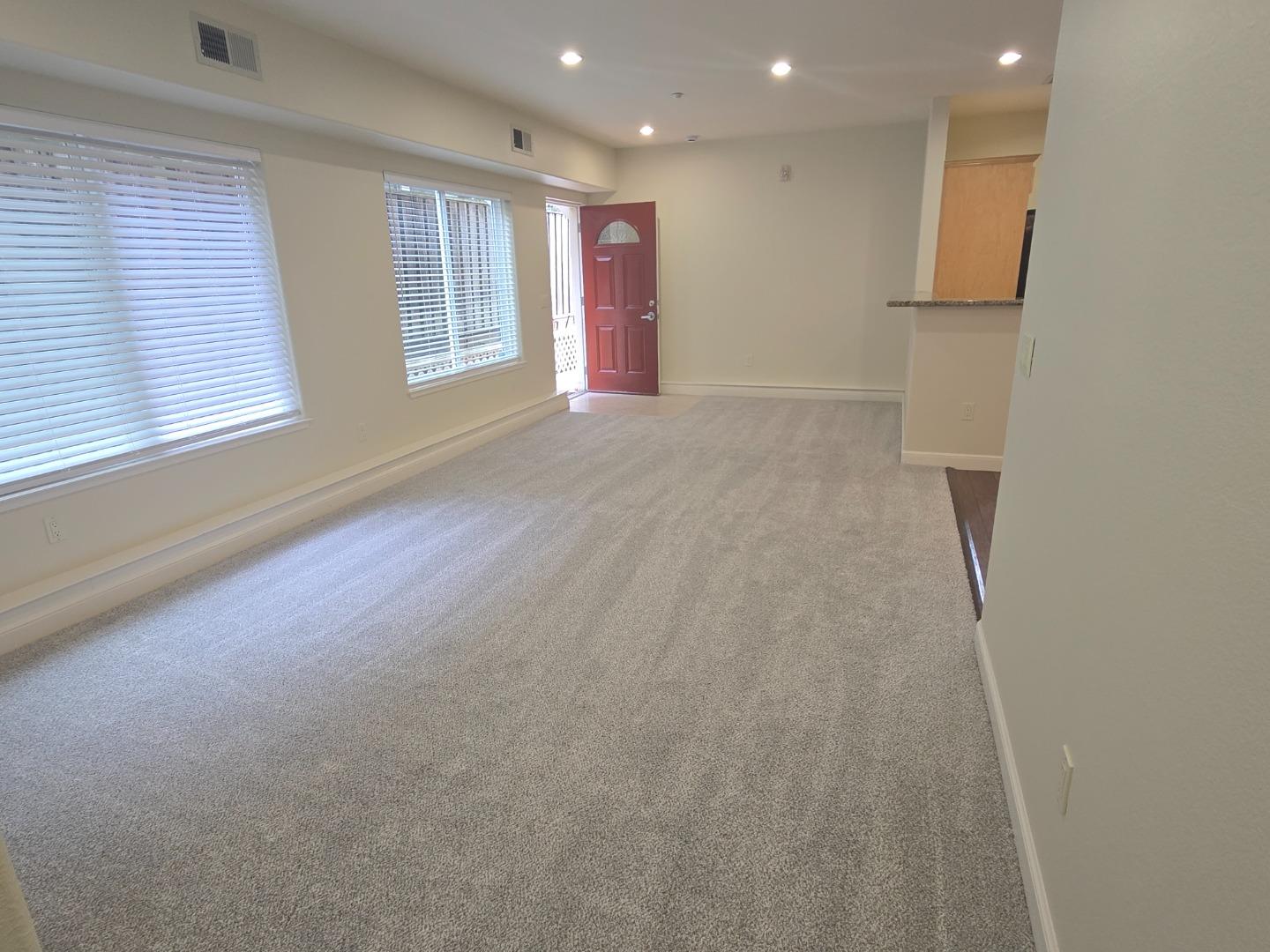 Detail Gallery Image 5 of 13 For 110 Portola #1,  El Granada,  CA 94018 - 2 Beds | 2 Baths