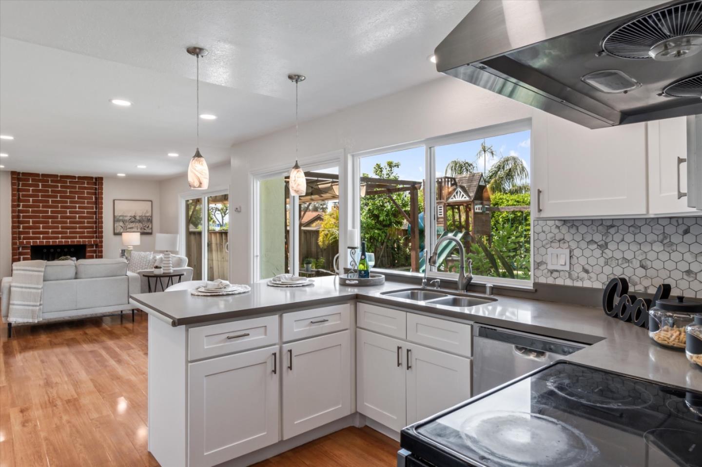Detail Gallery Image 11 of 51 For 3653 Woodley Dr, San Jose,  CA 95148 - 5 Beds | 2/1 Baths