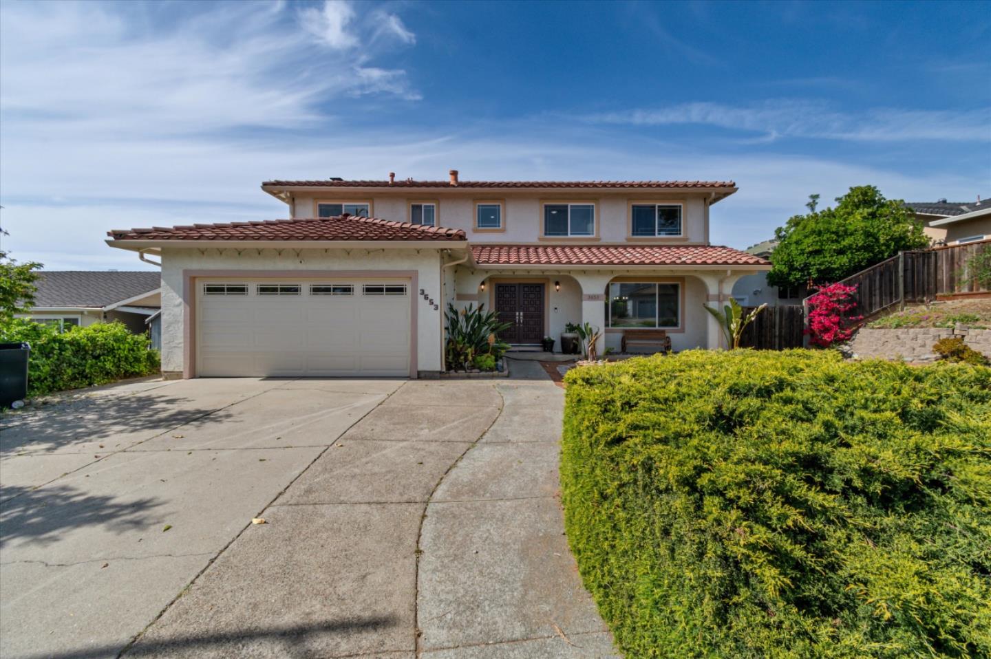 Detail Gallery Image 2 of 51 For 3653 Woodley Dr, San Jose,  CA 95148 - 5 Beds | 2/1 Baths