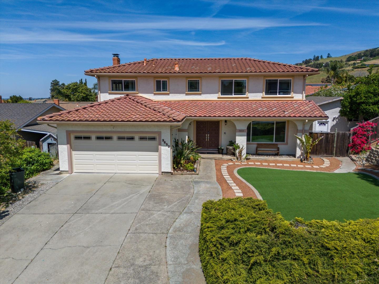 Detail Gallery Image 3 of 51 For 3653 Woodley Dr, San Jose,  CA 95148 - 5 Beds | 2/1 Baths