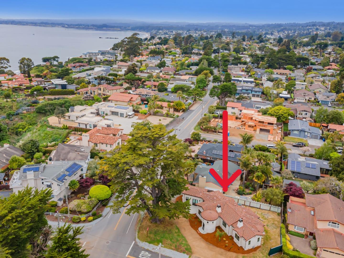 Detail Gallery Image 2 of 32 For 505 Cliff Dr, Aptos,  CA 95003 - 3 Beds | 2 Baths