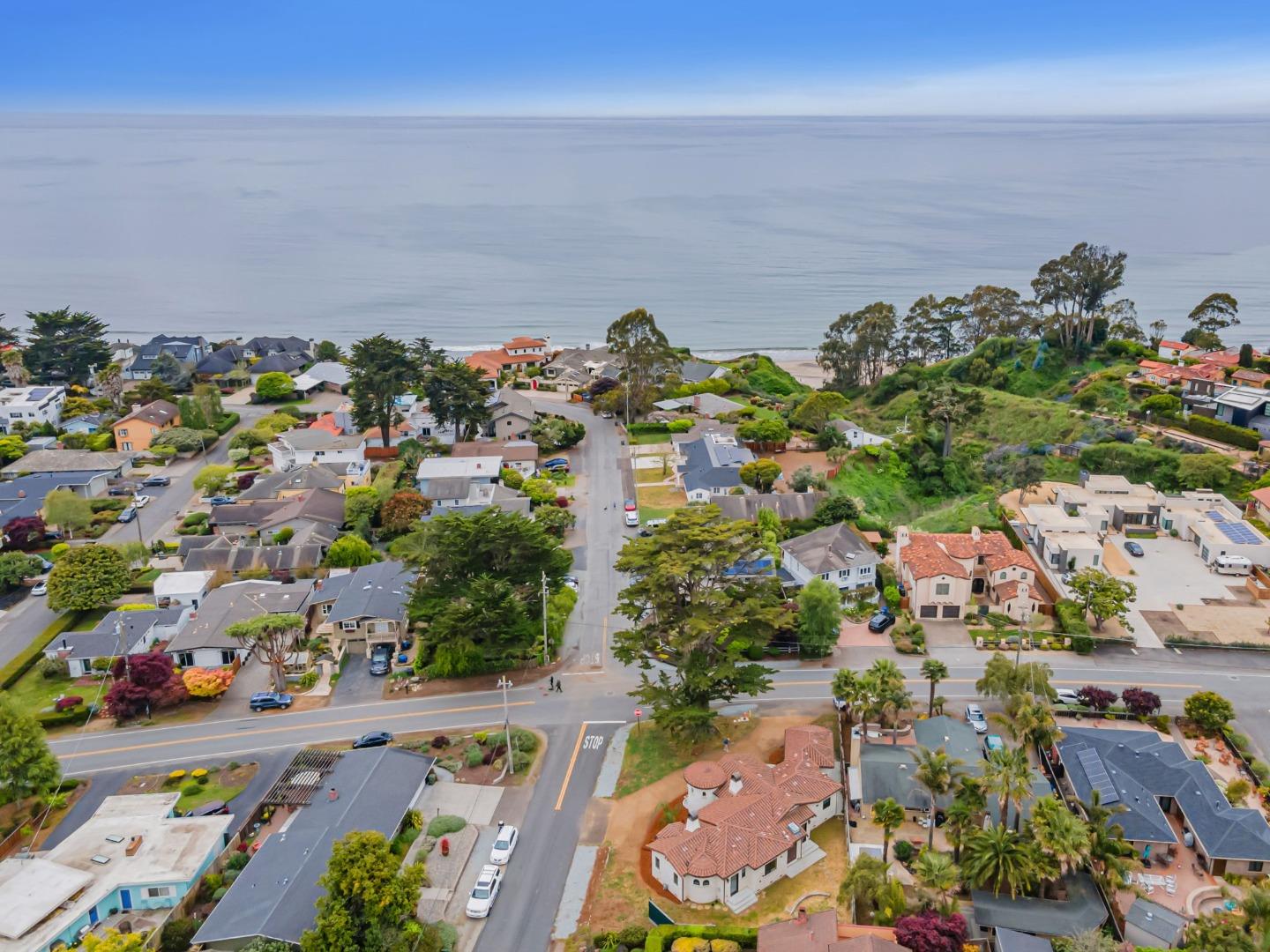 Detail Gallery Image 3 of 32 For 505 Cliff Dr, Aptos,  CA 95003 - 3 Beds | 2 Baths
