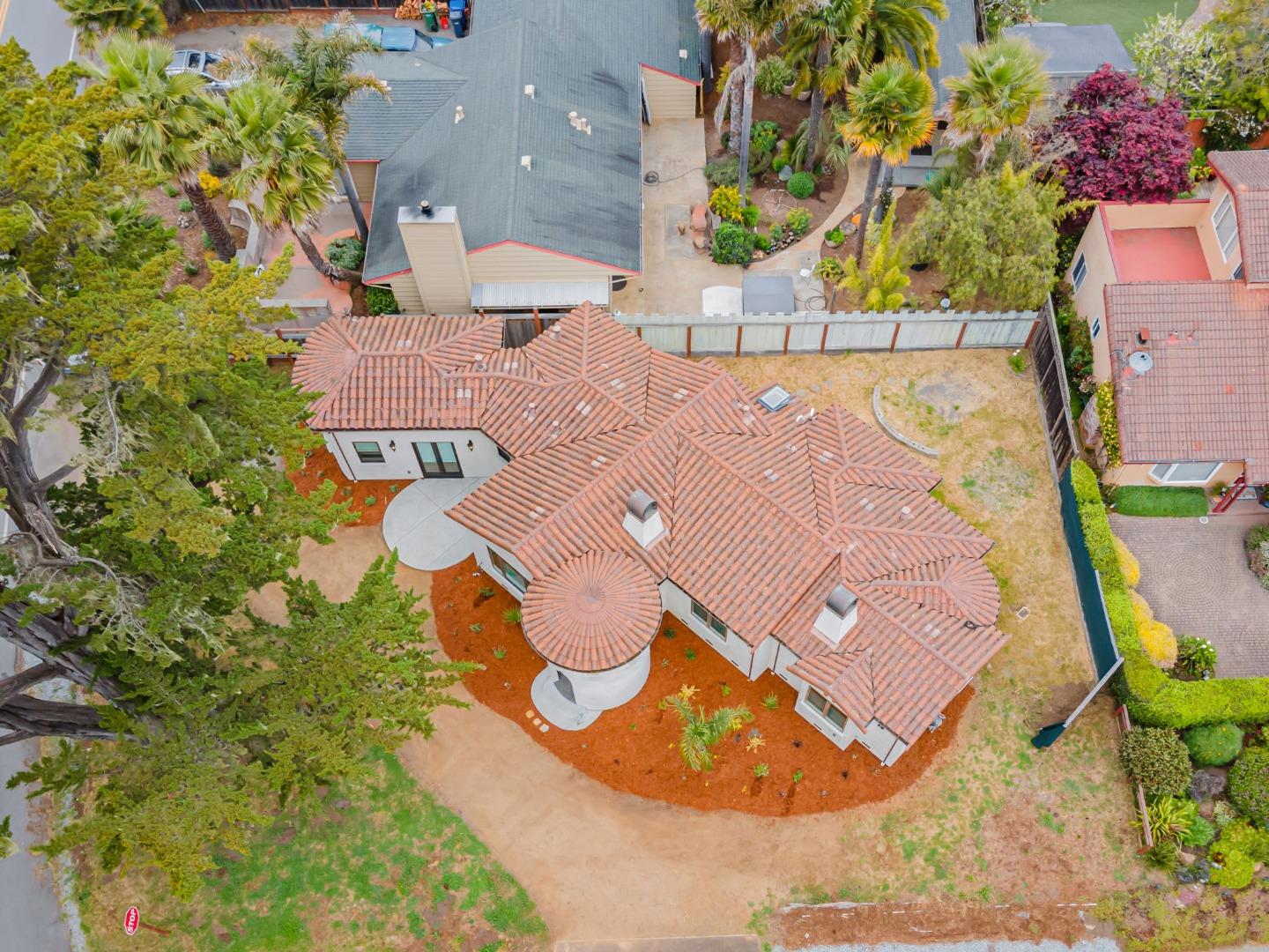 Detail Gallery Image 4 of 32 For 505 Cliff Dr, Aptos,  CA 95003 - 3 Beds | 2 Baths
