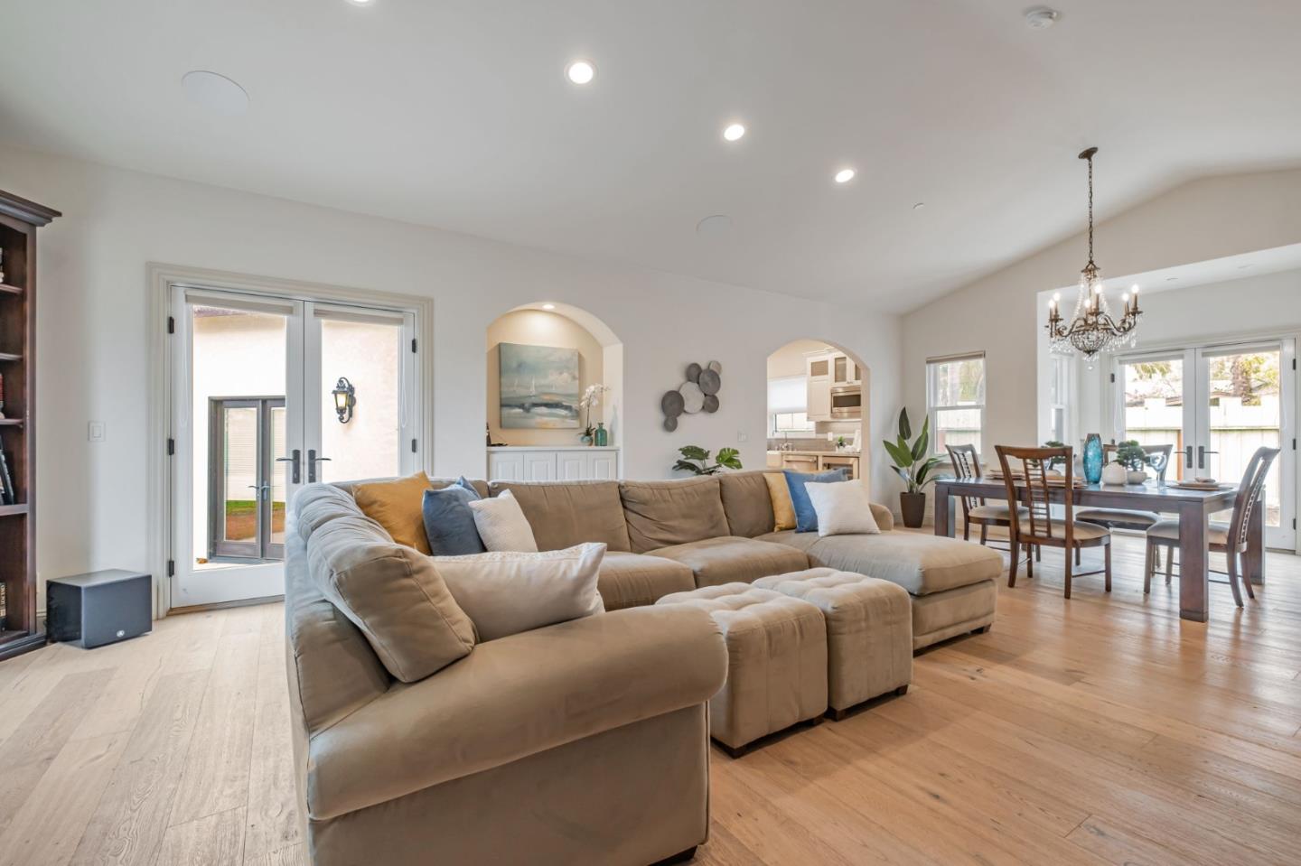 Detail Gallery Image 8 of 32 For 505 Cliff Dr, Aptos,  CA 95003 - 3 Beds | 2 Baths