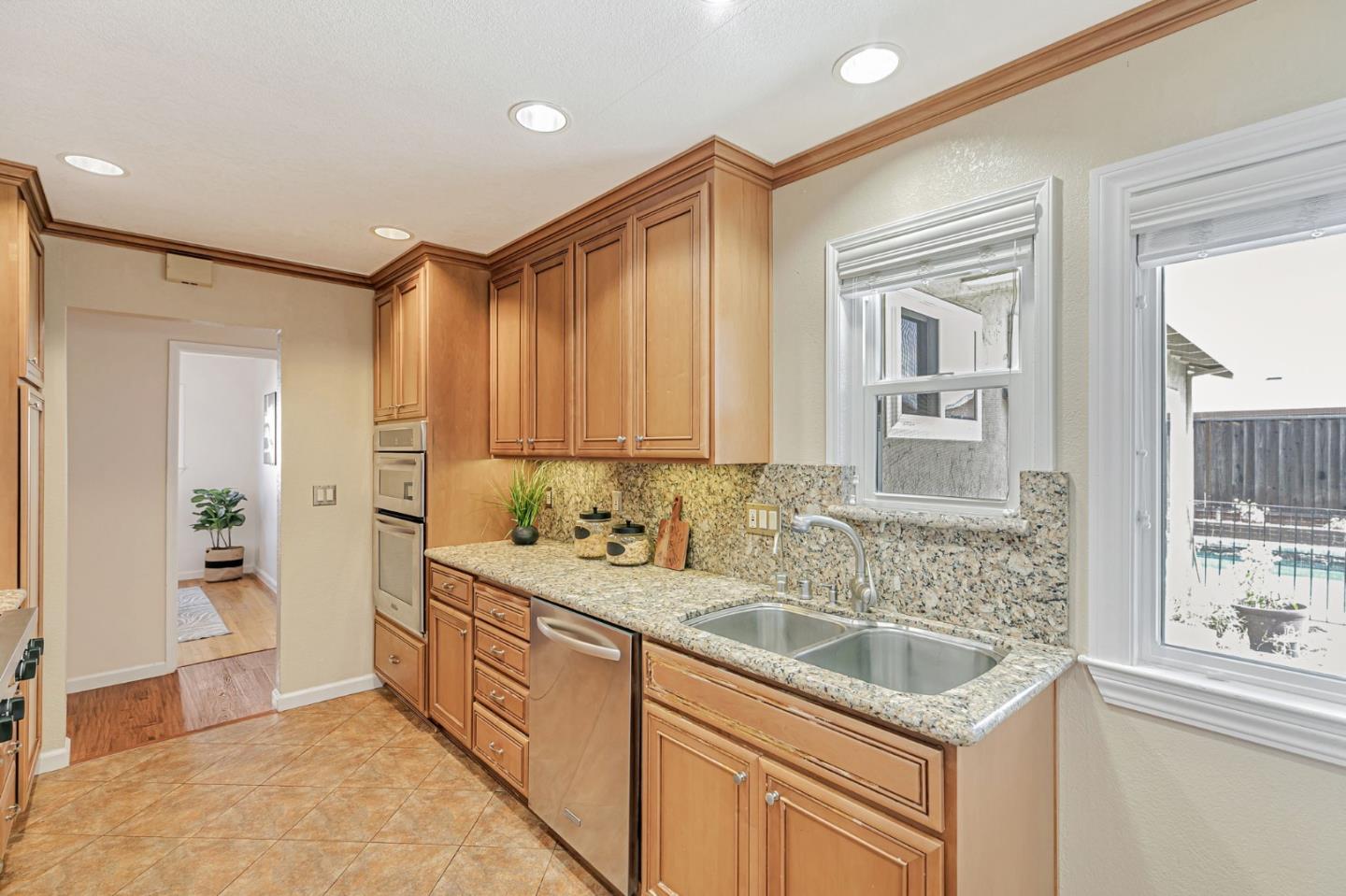 Detail Gallery Image 9 of 31 For 3072 Chippenham Dr, San Jose,  CA 95132 - 3 Beds | 2 Baths