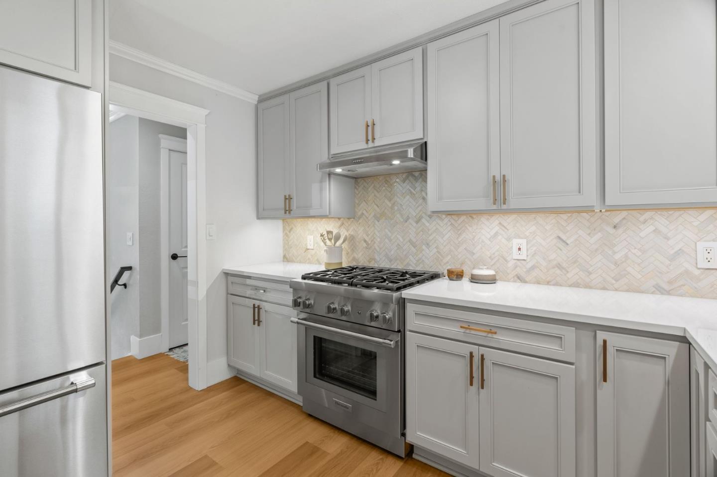 Detail Gallery Image 9 of 55 For 1085 Barcelona Dr, Pacifica,  CA 94044 - 4 Beds | 3 Baths