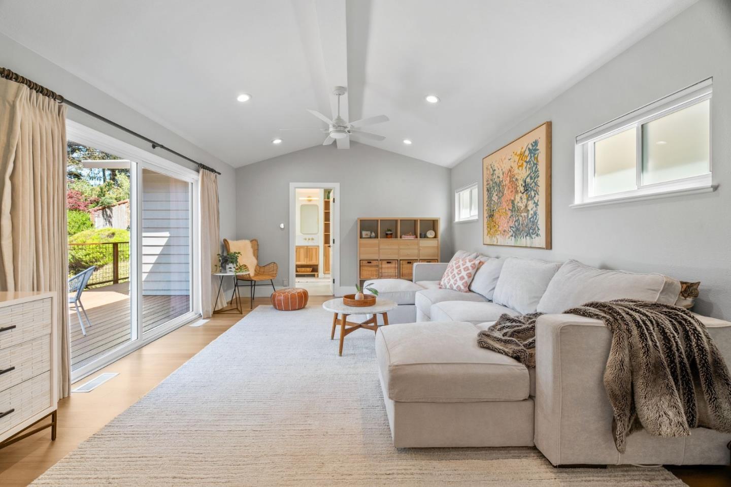 Detail Gallery Image 15 of 55 For 1085 Barcelona Dr, Pacifica,  CA 94044 - 4 Beds | 3 Baths