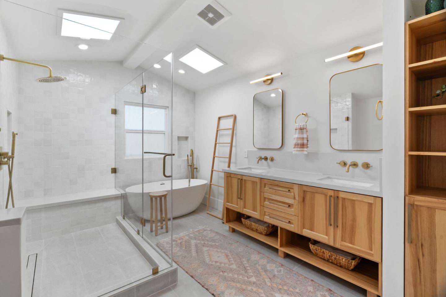 Detail Gallery Image 20 of 55 For 1085 Barcelona Dr, Pacifica,  CA 94044 - 4 Beds | 3 Baths