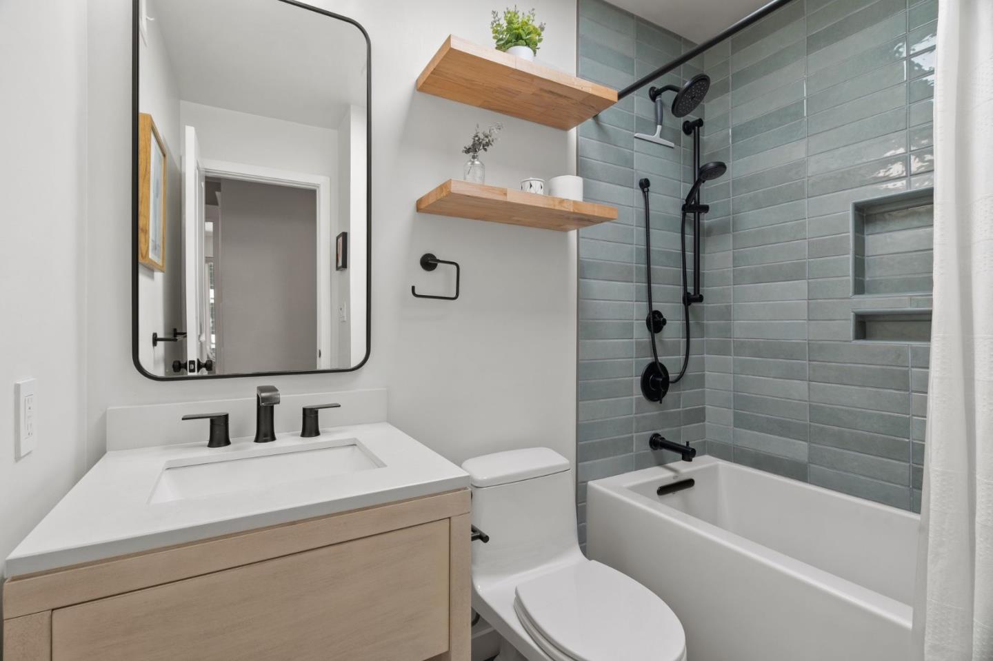 Detail Gallery Image 27 of 55 For 1085 Barcelona Dr, Pacifica,  CA 94044 - 4 Beds | 3 Baths