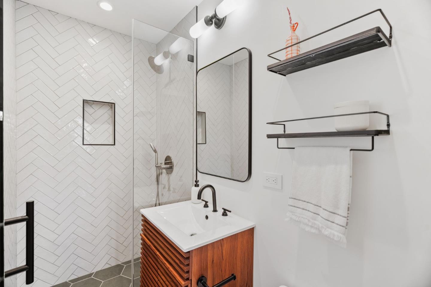 Detail Gallery Image 30 of 55 For 1085 Barcelona Dr, Pacifica,  CA 94044 - 4 Beds | 3 Baths