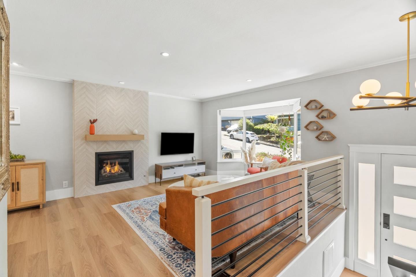 Detail Gallery Image 3 of 55 For 1085 Barcelona Dr, Pacifica,  CA 94044 - 4 Beds | 3 Baths