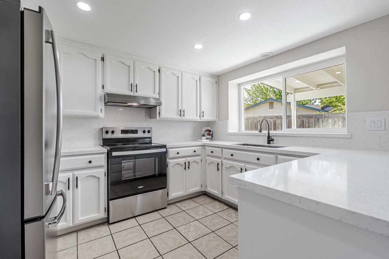 Detail Gallery Image 11 of 33 For 4105 Ogden Ct, Modesto,  CA 95356 - 3 Beds | 2 Baths