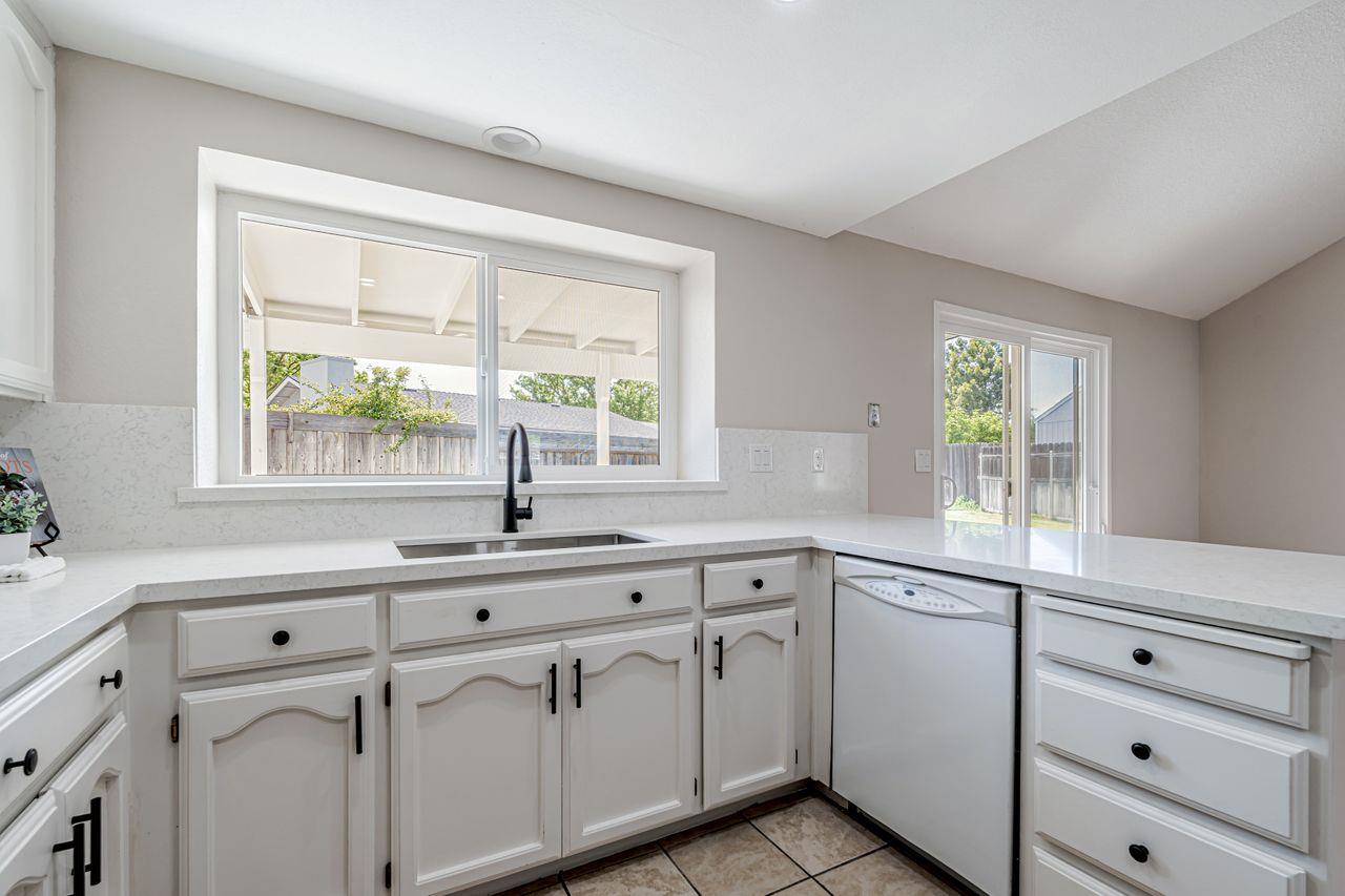 Detail Gallery Image 13 of 33 For 4105 Ogden Ct, Modesto,  CA 95356 - 3 Beds | 2 Baths
