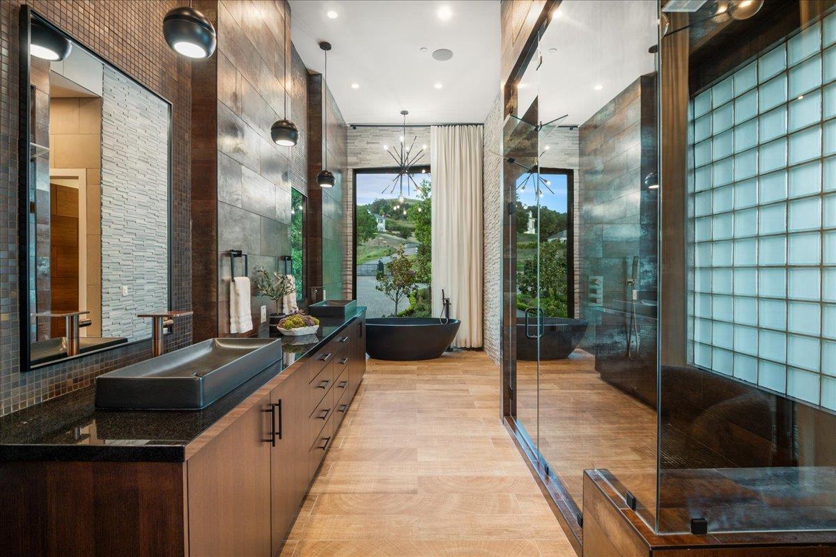 Detail Gallery Image 131 of 200 For 20078 Goetting Ct, Saratoga,  CA 95070 - 6 Beds | 7/4 Baths