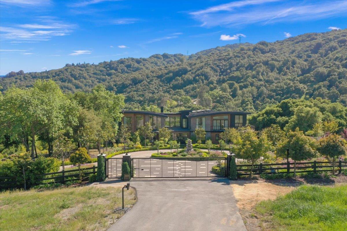 Detail Gallery Image 35 of 200 For 20078 Goetting Ct, Saratoga,  CA 95070 - 6 Beds | 7/4 Baths