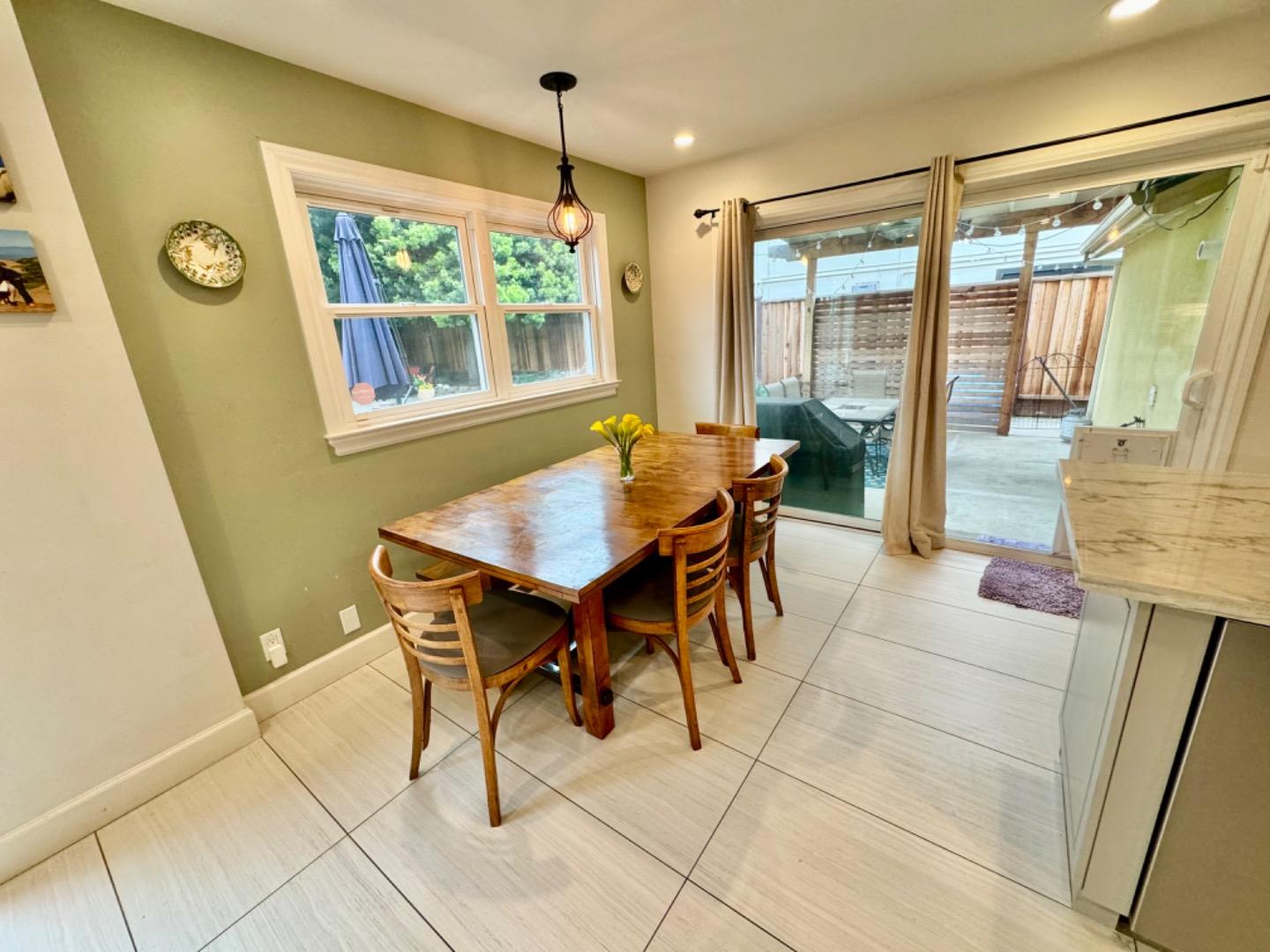 Detail Gallery Image 10 of 39 For 4670 Sherbourne Dr, San Jose,  CA 95124 - 4 Beds | 2/2 Baths