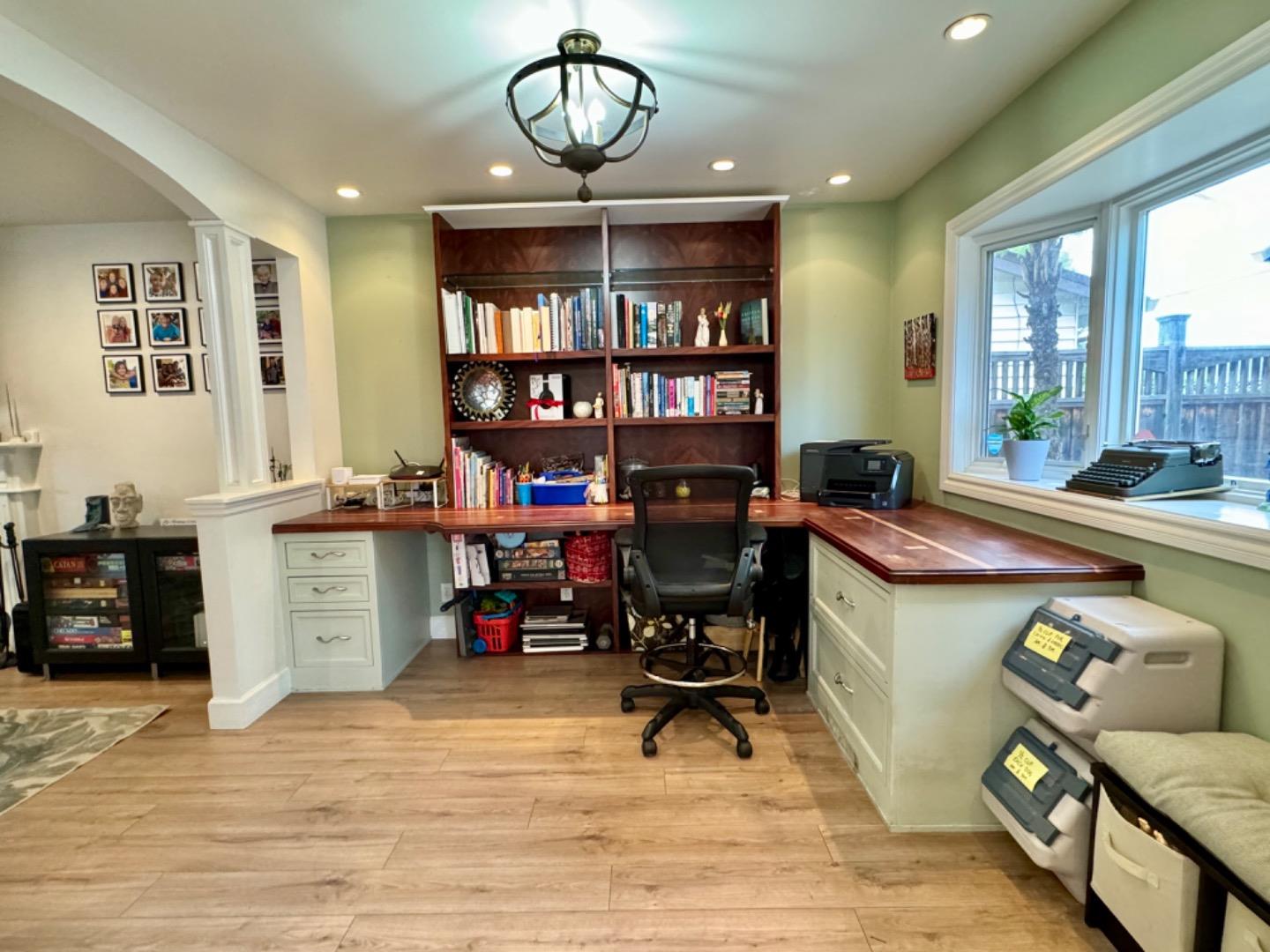 Detail Gallery Image 12 of 39 For 4670 Sherbourne Dr, San Jose,  CA 95124 - 4 Beds | 2/2 Baths