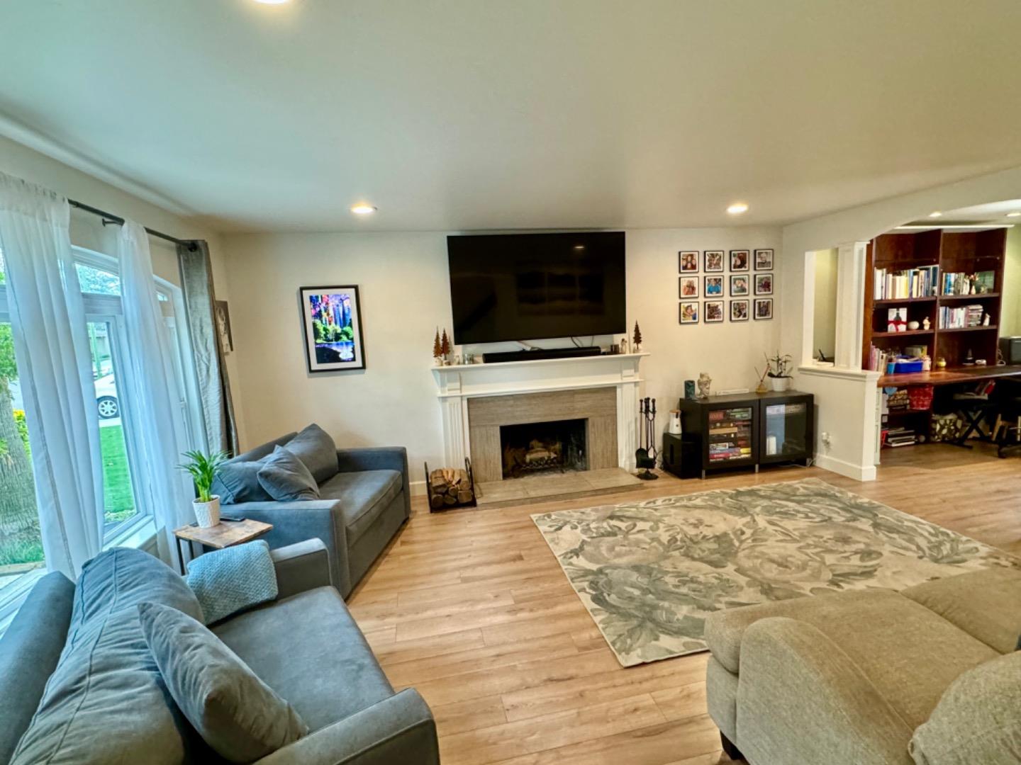 Detail Gallery Image 15 of 39 For 4670 Sherbourne Dr, San Jose,  CA 95124 - 4 Beds | 2/2 Baths
