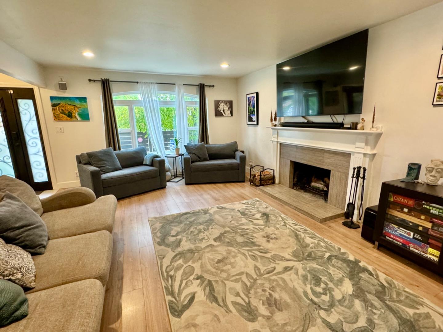 Detail Gallery Image 16 of 39 For 4670 Sherbourne Dr, San Jose,  CA 95124 - 4 Beds | 2/2 Baths