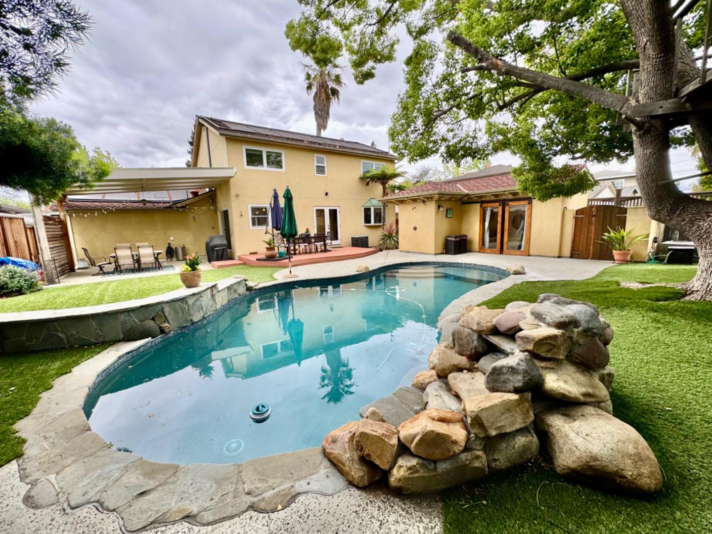 Detail Gallery Image 26 of 39 For 4670 Sherbourne Dr, San Jose,  CA 95124 - 4 Beds | 2/2 Baths