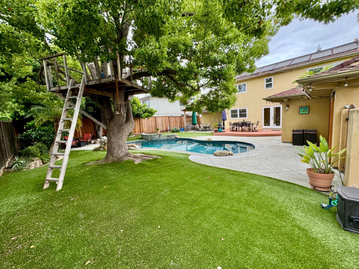Detail Gallery Image 32 of 39 For 4670 Sherbourne Dr, San Jose,  CA 95124 - 4 Beds | 2/2 Baths
