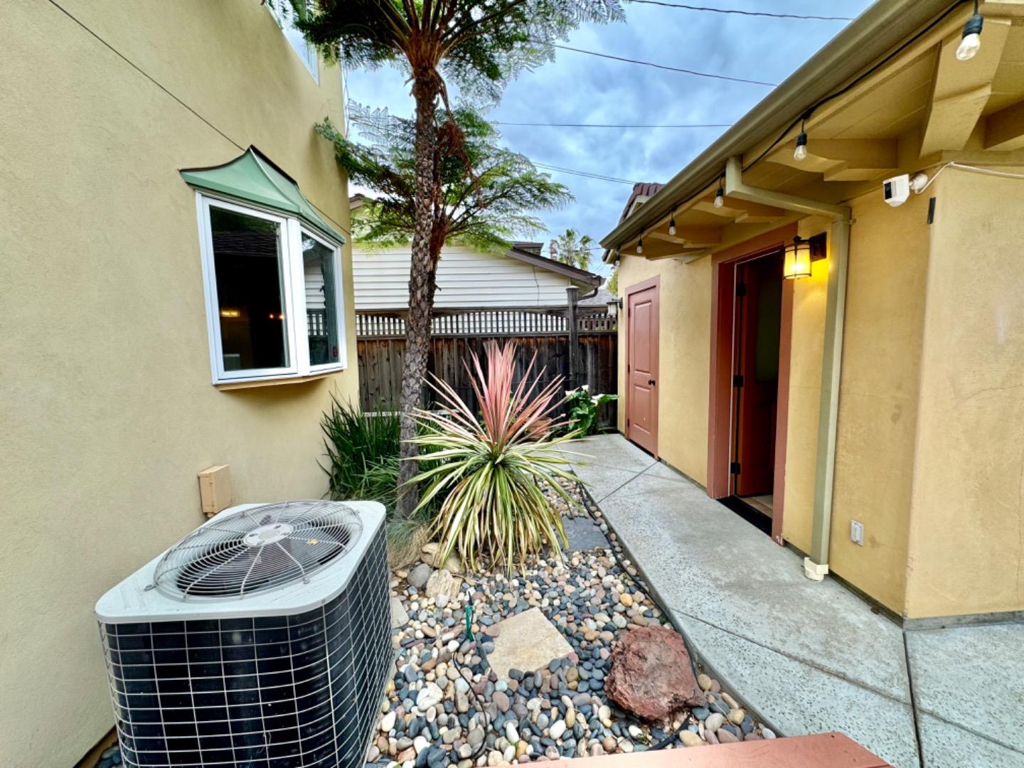 Detail Gallery Image 36 of 39 For 4670 Sherbourne Dr, San Jose,  CA 95124 - 4 Beds | 2/2 Baths