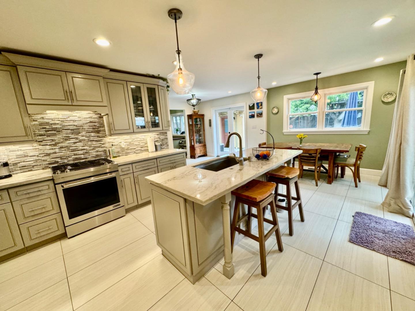 Detail Gallery Image 4 of 39 For 4670 Sherbourne Dr, San Jose,  CA 95124 - 4 Beds | 2/2 Baths