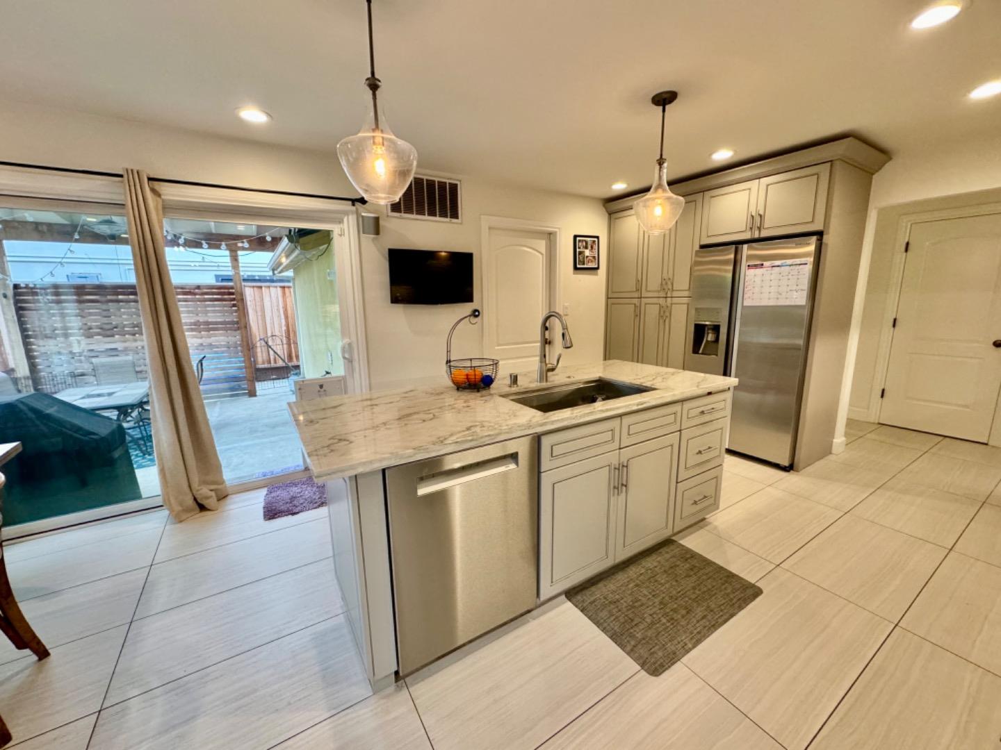 Detail Gallery Image 7 of 39 For 4670 Sherbourne Dr, San Jose,  CA 95124 - 4 Beds | 2/2 Baths