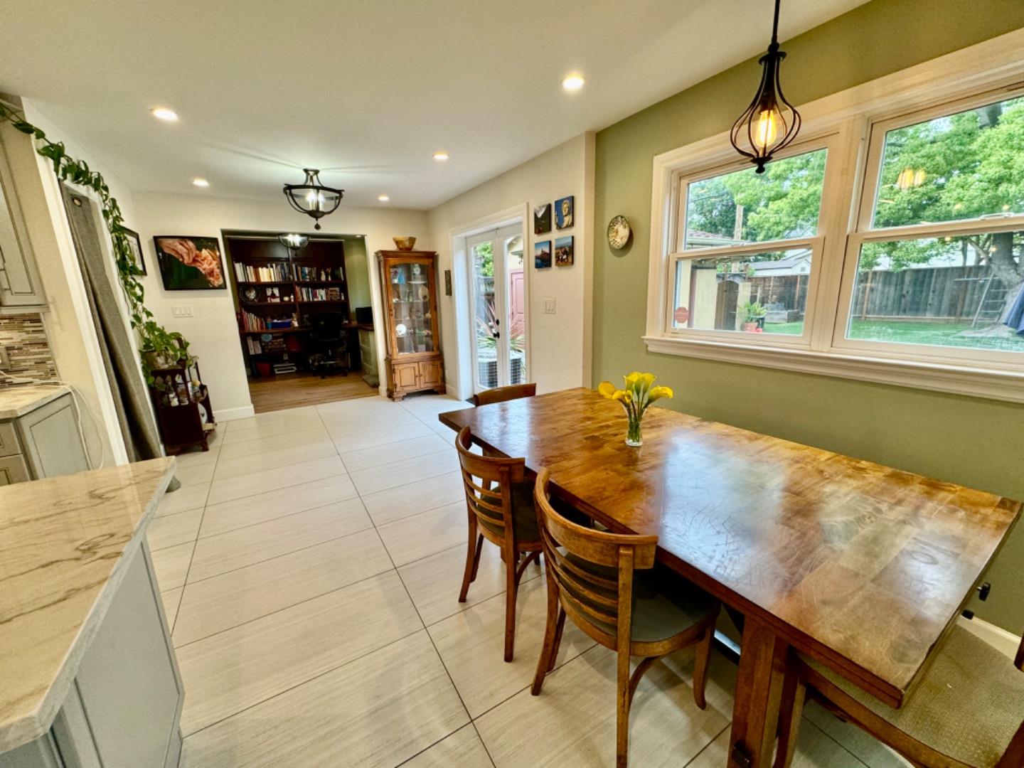 Detail Gallery Image 9 of 39 For 4670 Sherbourne Dr, San Jose,  CA 95124 - 4 Beds | 2/2 Baths