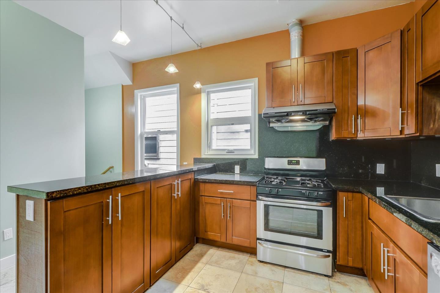 Detail Gallery Image 10 of 31 For 1547 Sherman St a,  Alameda,  CA 94501 - 4 Beds | 2 Baths