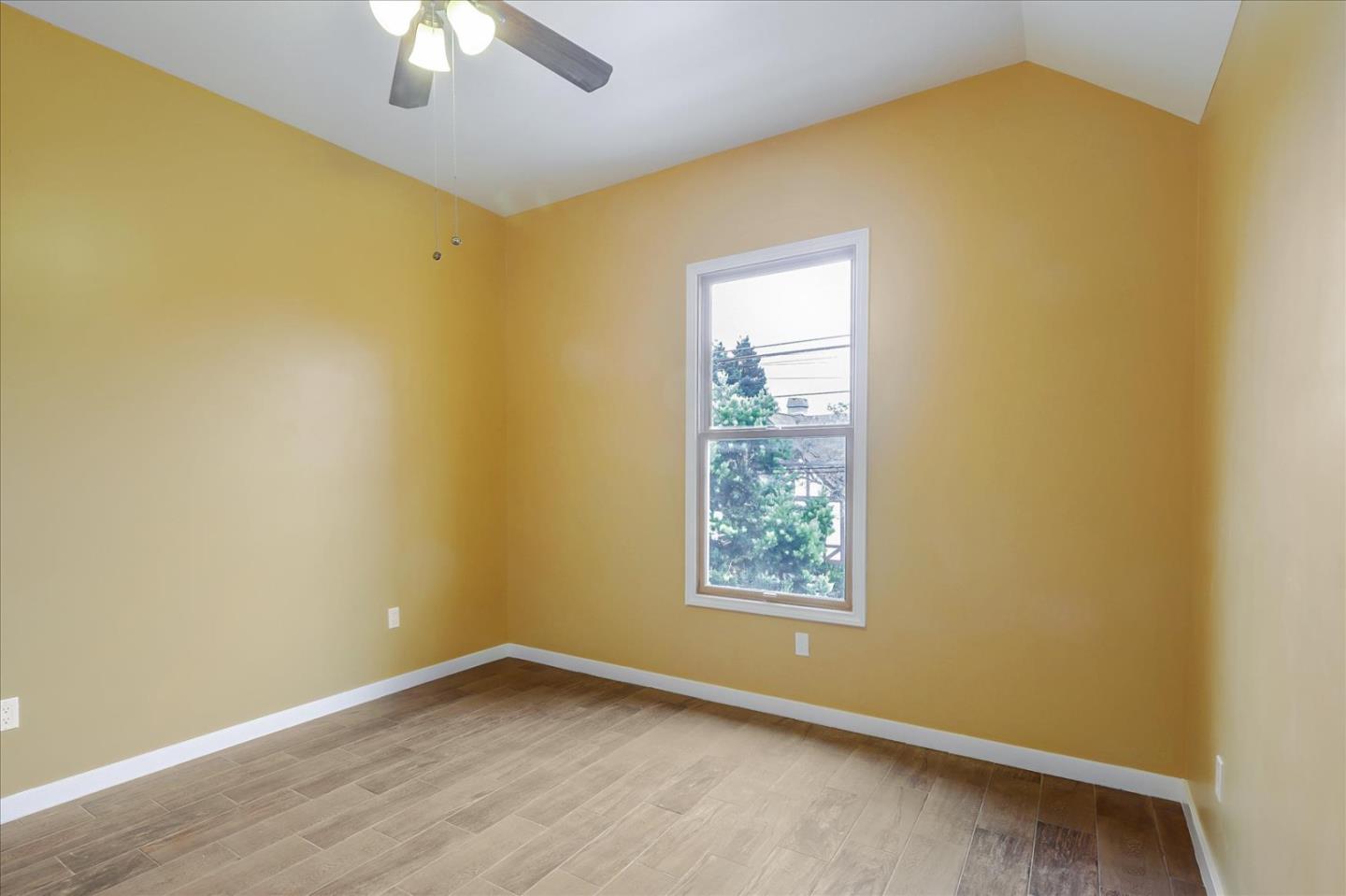 Detail Gallery Image 13 of 31 For 1547 Sherman St a,  Alameda,  CA 94501 - 4 Beds | 2 Baths