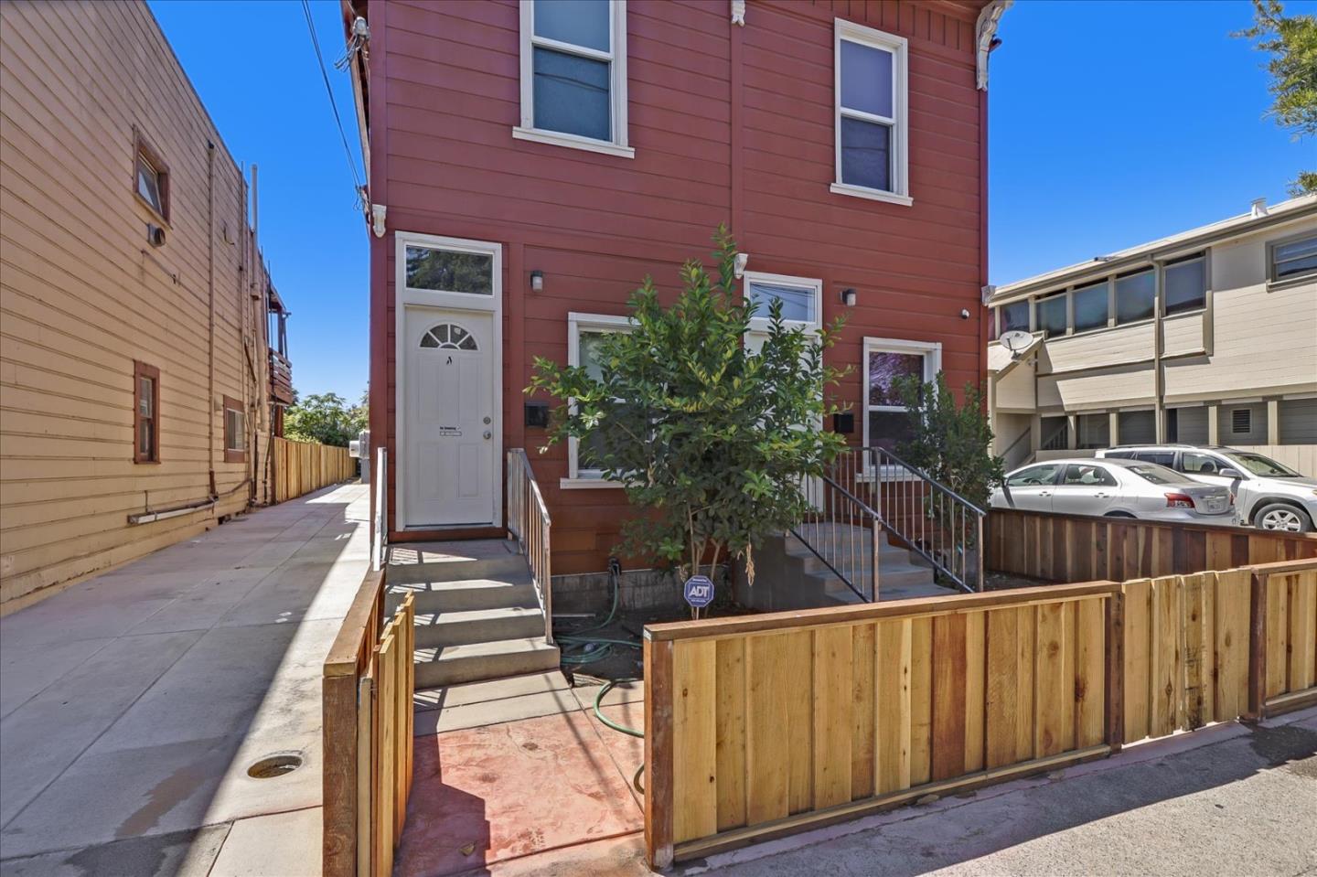 Detail Gallery Image 3 of 31 For 1547 Sherman St a,  Alameda,  CA 94501 - 4 Beds | 2 Baths