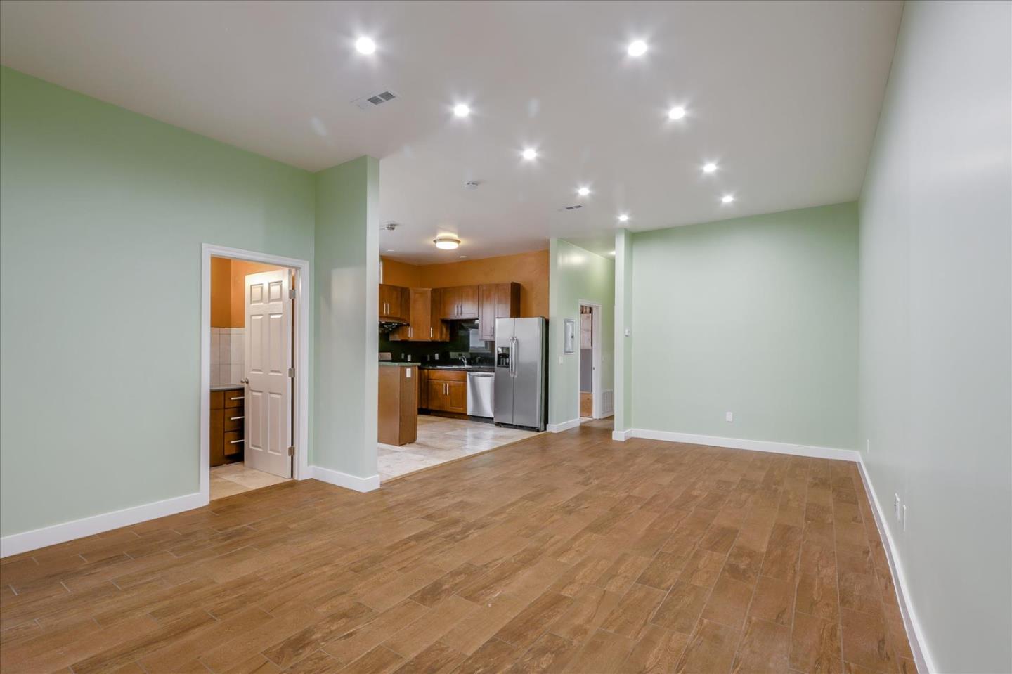 Detail Gallery Image 4 of 31 For 1547 Sherman St a,  Alameda,  CA 94501 - 4 Beds | 2 Baths
