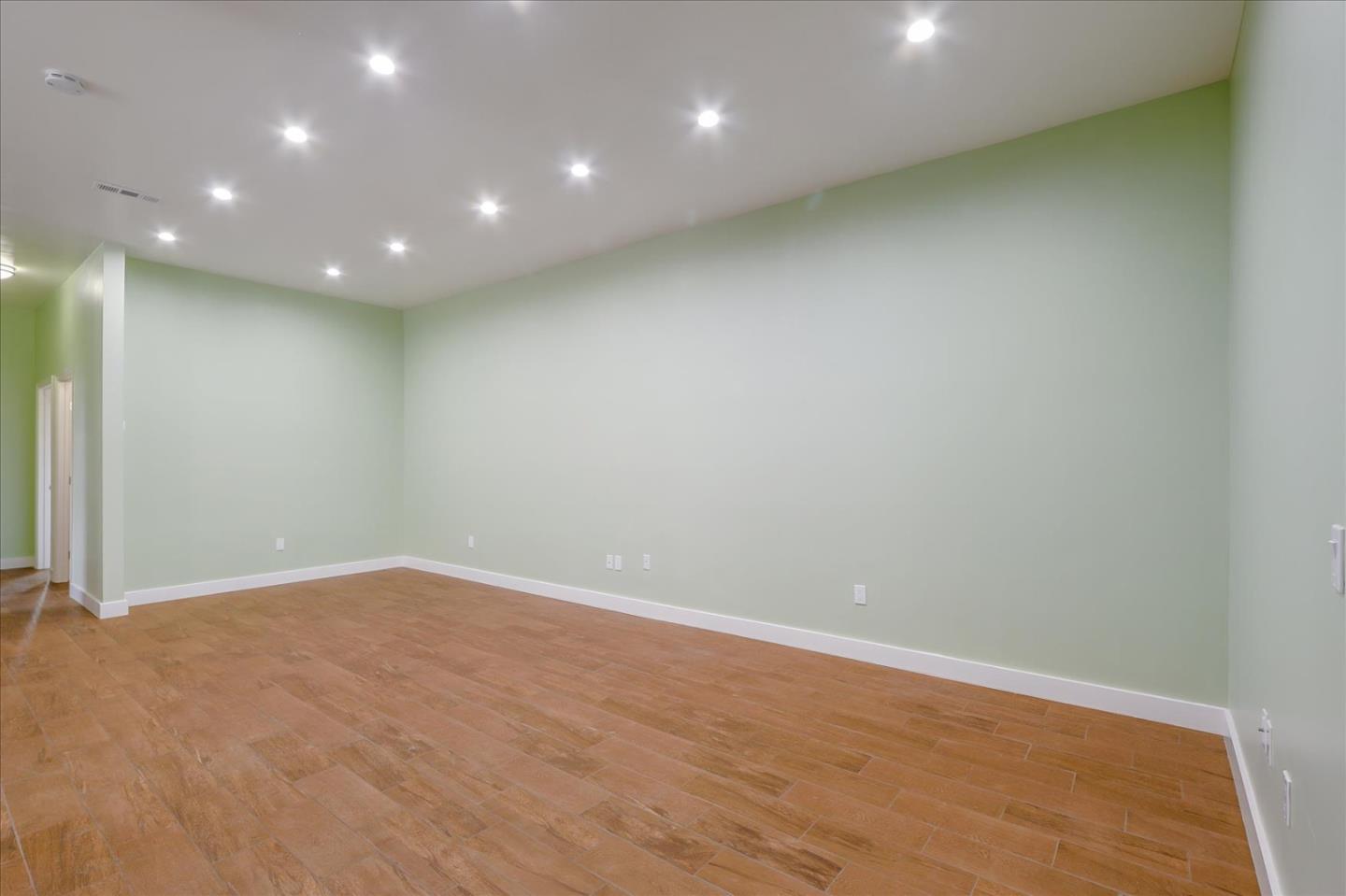 Detail Gallery Image 5 of 31 For 1547 Sherman St a,  Alameda,  CA 94501 - 4 Beds | 2 Baths
