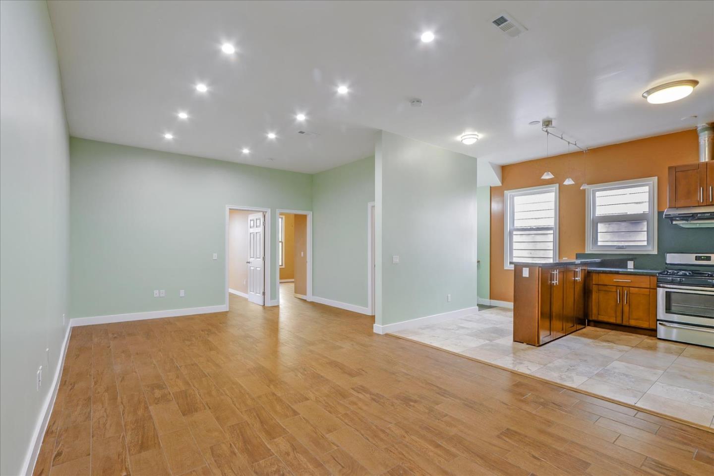 Detail Gallery Image 7 of 31 For 1547 Sherman St a,  Alameda,  CA 94501 - 4 Beds | 2 Baths