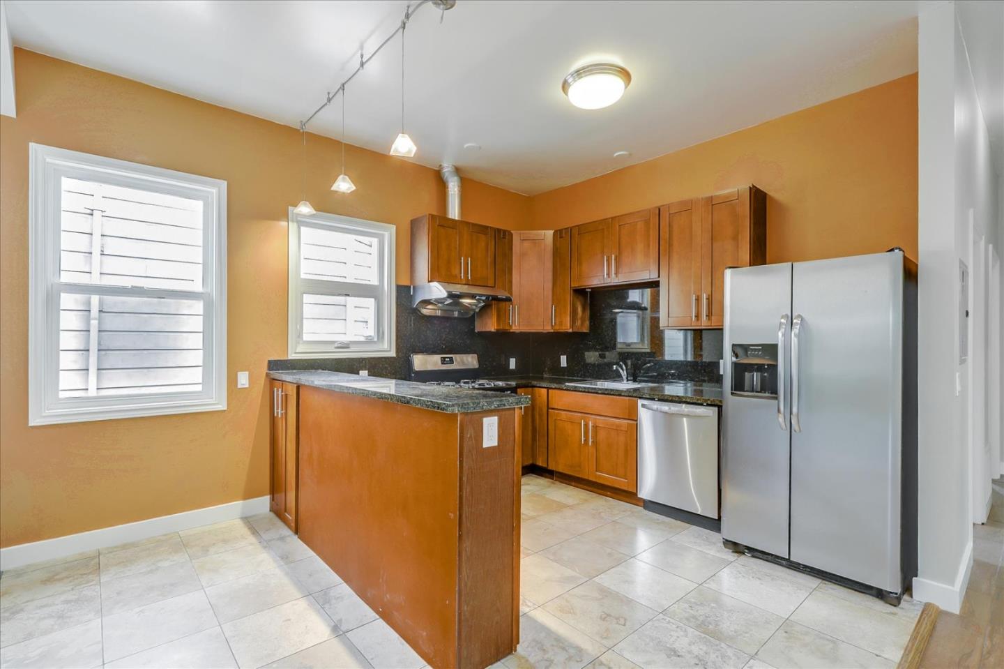 Detail Gallery Image 8 of 31 For 1547 Sherman St a,  Alameda,  CA 94501 - 4 Beds | 2 Baths