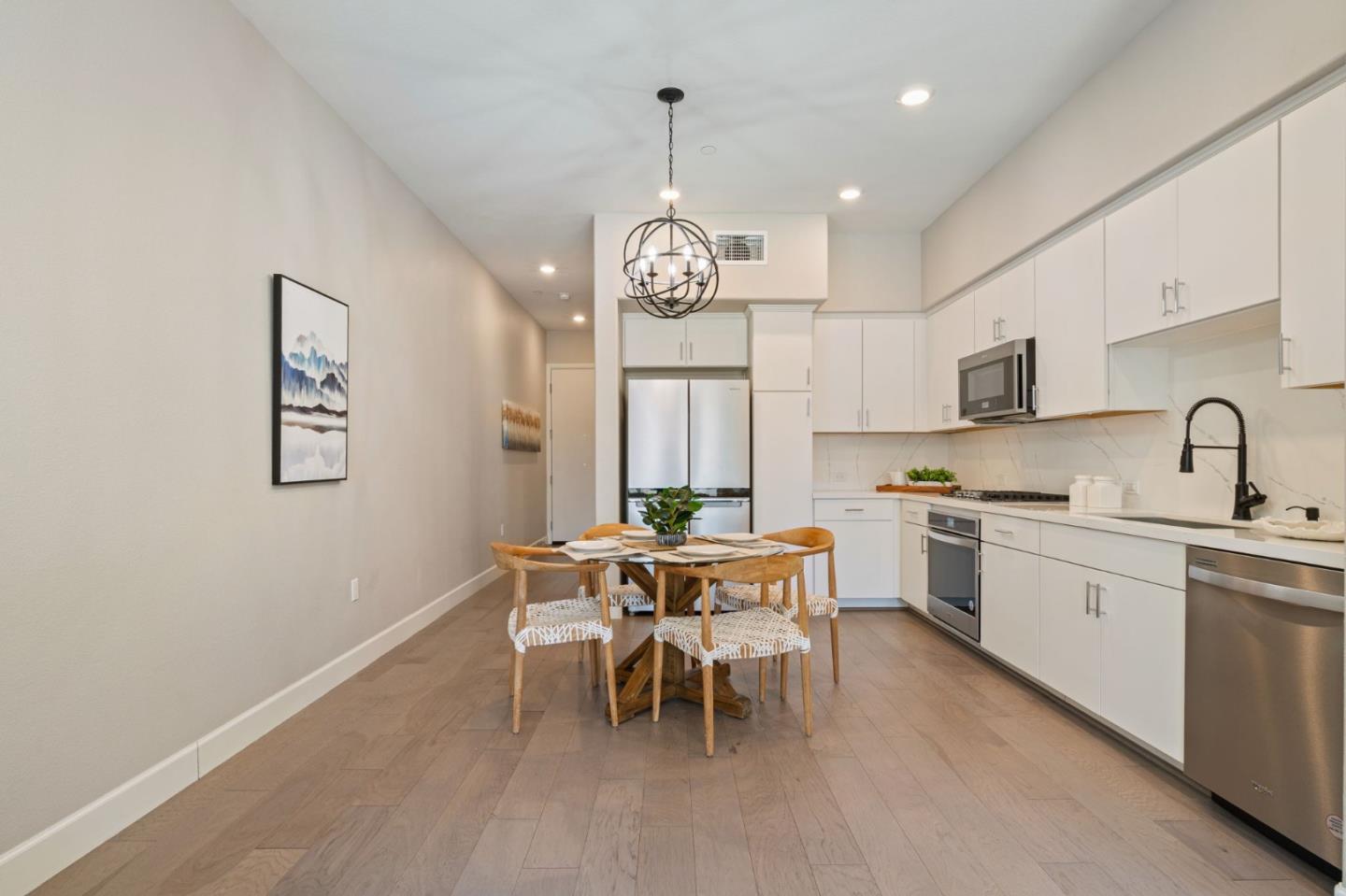 Detail Gallery Image 8 of 23 For 3027 Manuel St #2,  San Jose,  CA 95136 - 2 Beds | 1/1 Baths