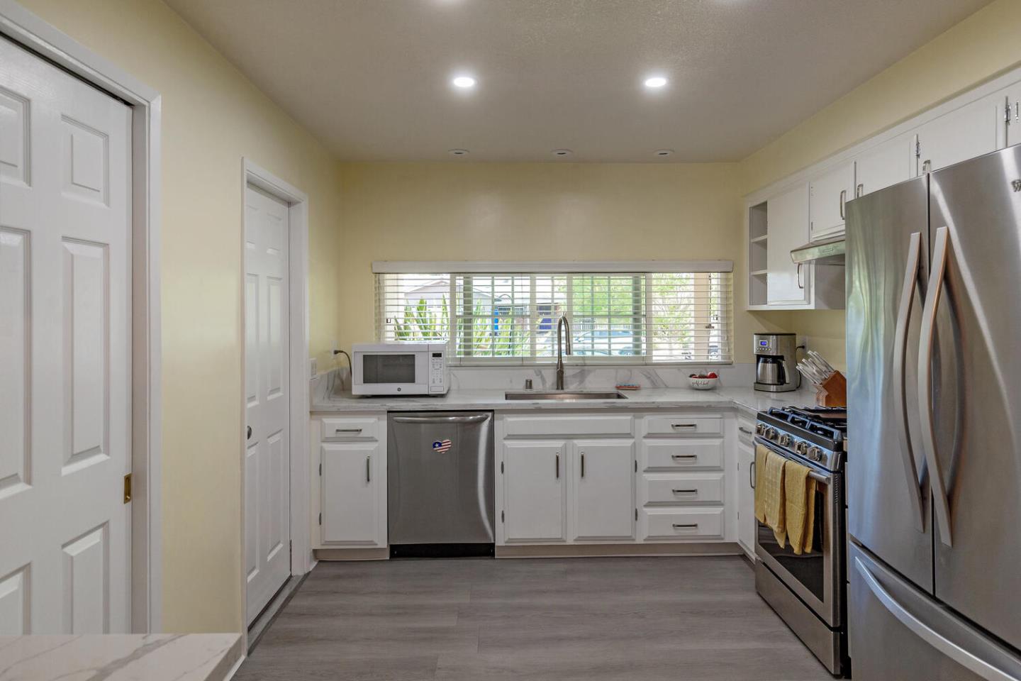 Detail Gallery Image 10 of 25 For 1011 Rawlings Dr, San Jose,  CA 95136 - 3 Beds | 2 Baths