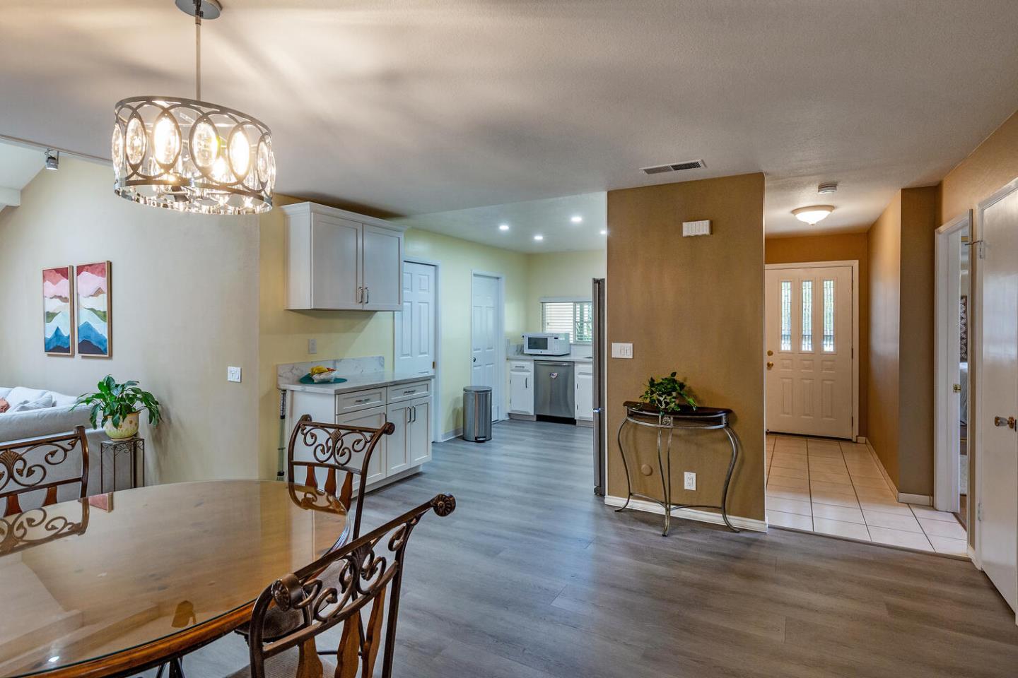Detail Gallery Image 9 of 25 For 1011 Rawlings Dr, San Jose,  CA 95136 - 3 Beds | 2 Baths